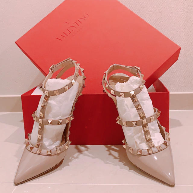 人気沸騰】 VALENTINO - ロックスタッズ ゲージドパンプス ベージュ
