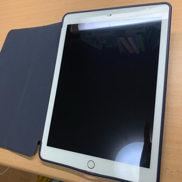 iPad(アイパッド)のアイパッド エアー 2 iPad AIR 32GB スマホ/家電/カメラのPC/タブレット(タブレット)の商品写真