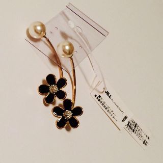 ジルバイジルスチュアート(JILL by JILLSTUART)の新品★パールとお花リングピアス(ピアス)