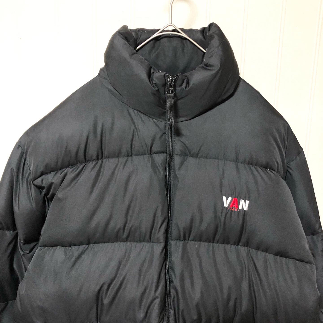 VAN Jacket(ヴァンヂャケット)の大人気 VAN JACKET ヴァン ジャケット 刺繍ロゴ ダウンジャケット 黒 メンズのジャケット/アウター(ダウンジャケット)の商品写真