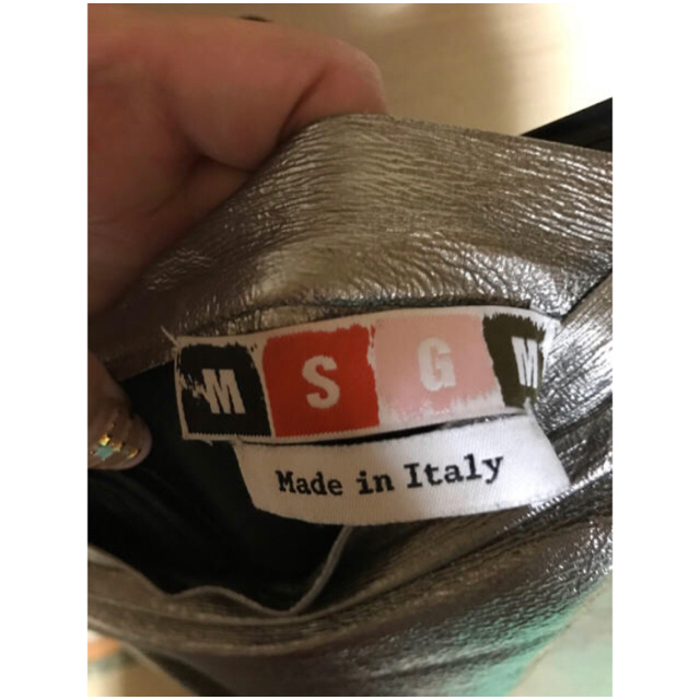 MSGM(エムエスジイエム)のMSGM メタリックシルバー フレアスカート レディースのスカート(ひざ丈スカート)の商品写真