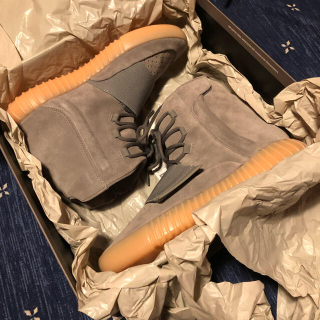 adidas(アディダス)のadidas YEEZY Boost 750 27.5 グレー メンズの靴/シューズ(スニーカー)の商品写真