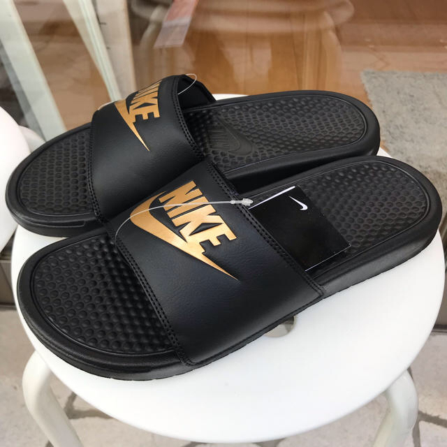 NIKE(ナイキ)の新品 NIKE ナイキ BENASSI ベナッシ シャワーサンダル 26cm メンズの靴/シューズ(サンダル)の商品写真