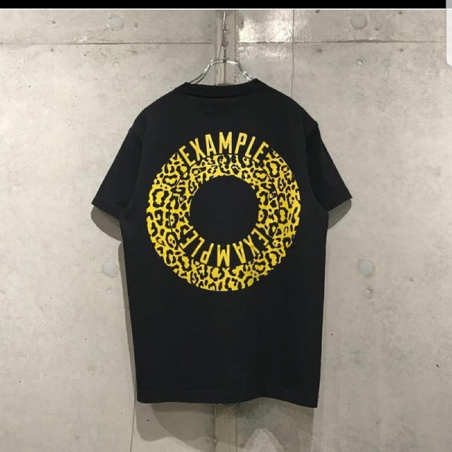 Supreme(シュプリーム)のEXAMPLE LEOPARD ROUND LOGO TEE YELLOW メンズのトップス(Tシャツ/カットソー(半袖/袖なし))の商品写真