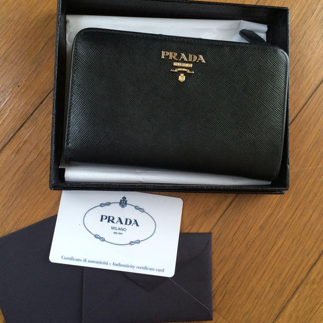 PRADA(プラダ)のPRADA サファアーノ 財布 正規品 レディースのファッション小物(財布)の商品写真
