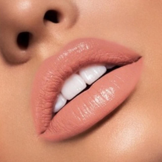 Kylie Cosmetics(カイリーコスメティックス)のKKW Kylie cosmetic creme liquid lipstick コスメ/美容のベースメイク/化粧品(リップグロス)の商品写真