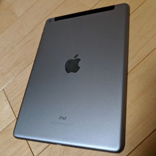 アップル(Apple)の【ほぼ新品】iPad 第6世代 128GB SIMフリー版 スペースグレイ(タブレット)