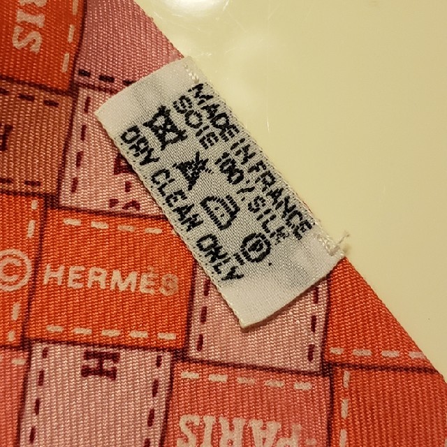 Hermes(エルメス)のHERMESエルメス　ツイリー　ボルデュック　ピンク美品 レディースのファッション小物(バンダナ/スカーフ)の商品写真
