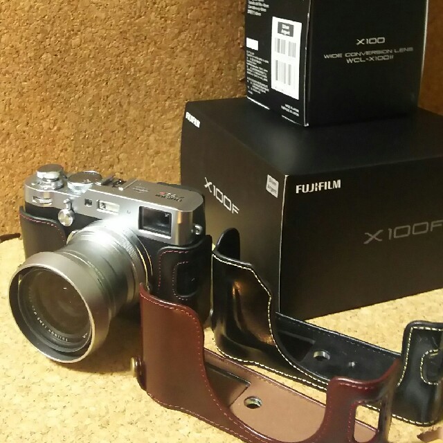 富士フイルム(フジフイルム)の富士フィルム X100F WCL-X100Ⅱ つき オプション多数 極美品  スマホ/家電/カメラのカメラ(コンパクトデジタルカメラ)の商品写真