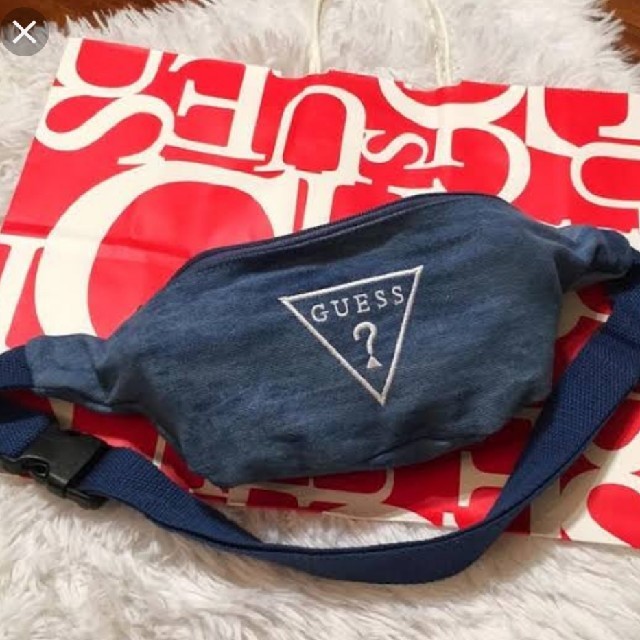 GUESS(ゲス)のGUESS レディースのバッグ(ボディバッグ/ウエストポーチ)の商品写真