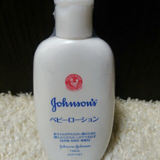 ジョンソン(Johnson's)のジョンソン　ベビーローション　100ml(ベビーローション)