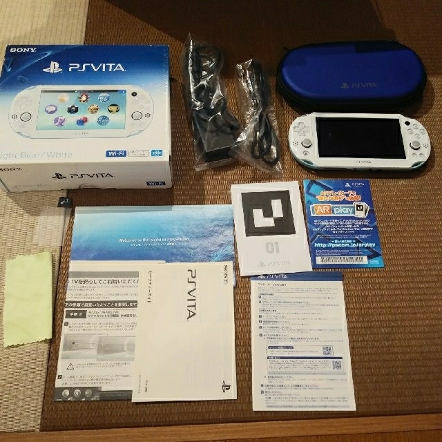 PlayStation vita ライトブルー/ホワイト携帯用ゲーム機本体