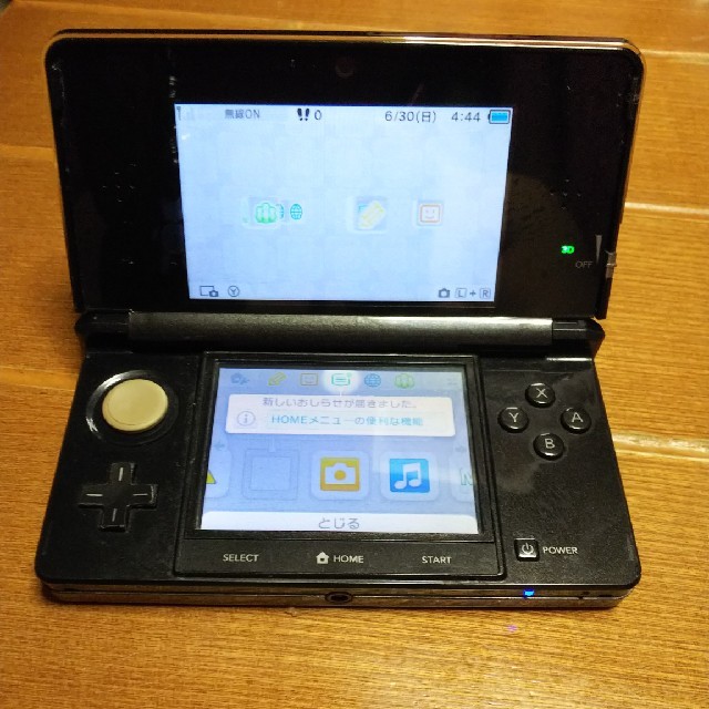 3DS本体&ドラゴンクエストソフト２本 エンタメ/ホビーのゲームソフト/ゲーム機本体(携帯用ゲーム機本体)の商品写真
