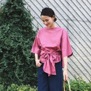 アメリヴィンテージ(Ameri VINTAGE)のmaison couleur フロントリボントップス(シャツ/ブラウス(半袖/袖なし))