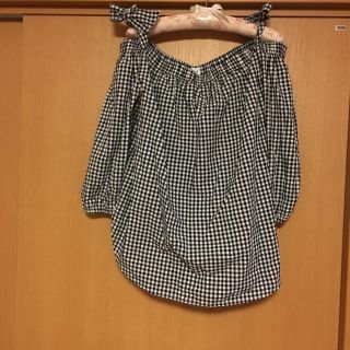 ギャップ(GAP)のGAP 新品オフショルダートップス(シャツ/ブラウス(半袖/袖なし))