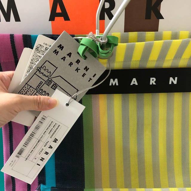 Marni(マルニ)の★新色★MARNIフラワーマーケット ストライプバッグ (ピンクキャンディ) レディースのバッグ(トートバッグ)の商品写真