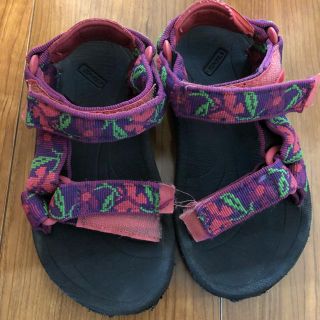 テバ(Teva)のキッズ サンダル  17センチ ピンク色 花柄(サンダル)