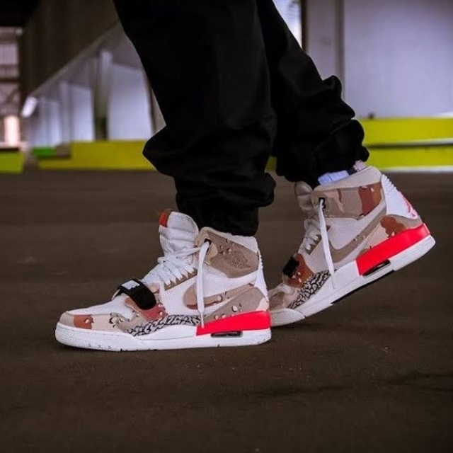 NIKE(ナイキ)のNike Air Jordan legacy 312 27.5cm メンズの靴/シューズ(スニーカー)の商品写真