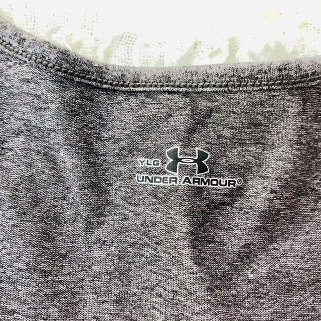 UNDER ARMOUR(アンダーアーマー)のアンダーアーマータンクトップgirls150センチ キッズ/ベビー/マタニティのキッズ服男の子用(90cm~)(Tシャツ/カットソー)の商品写真