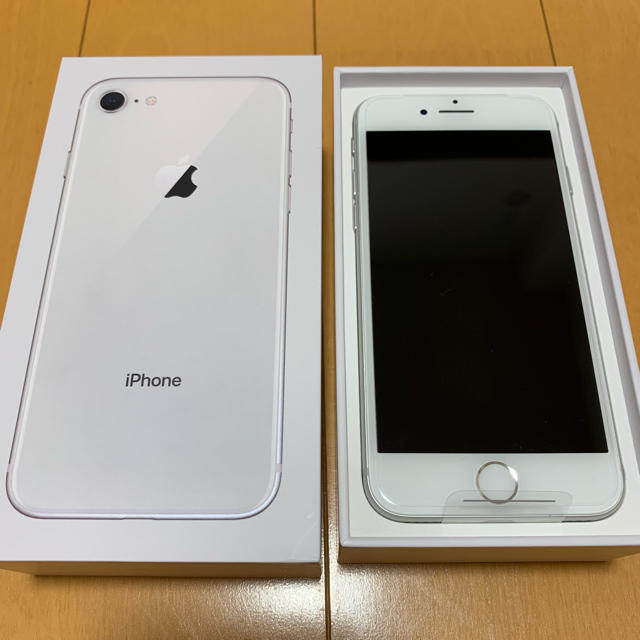 64GB本体カラーiPhone8 新品未使用 シルバー 白 SIMロック解除対応