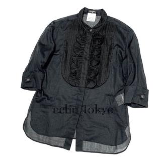 シャネル(CHANEL)のシャネル フリル装飾 ビジュー ボタン ブラウス 黒 五分袖シャツ E1456(シャツ/ブラウス(半袖/袖なし))