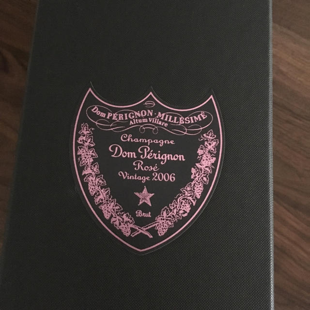 Dom Pérignon(ドンペリニヨン)のドンペリ ロゼ 2006 箱あり 食品/飲料/酒の酒(シャンパン/スパークリングワイン)の商品写真