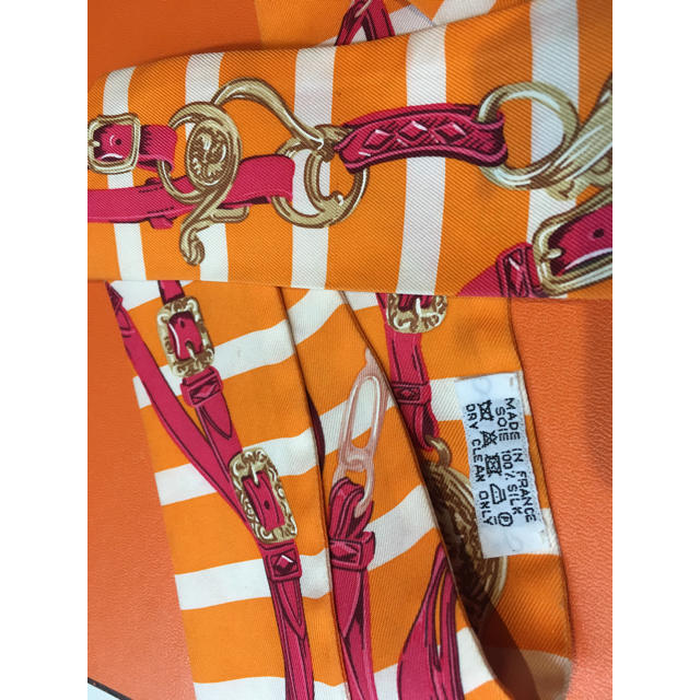 Hermes(エルメス)の人気のガラ ストライプ オレンジ エルメス スカーフ ツイリー  レディースのファッション小物(バンダナ/スカーフ)の商品写真