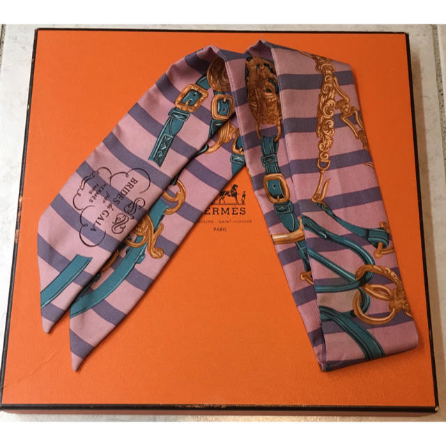 Hermes(エルメス)の人気のガラ ストライプ ピンク エルメス スカーフ ツイリー  レディースのファッション小物(バンダナ/スカーフ)の商品写真