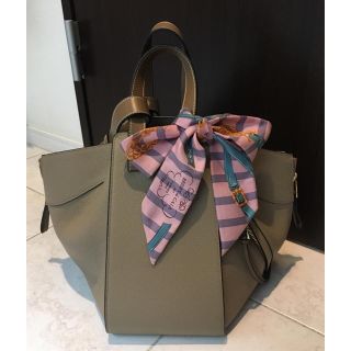 エルメス(Hermes)の人気のガラ ストライプ ピンク エルメス スカーフ ツイリー (バンダナ/スカーフ)