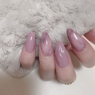 smoky pink marble nail