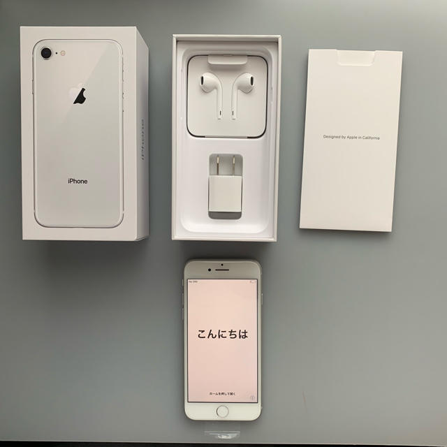 好きに iPhone - 新品 未使用 iphone8 64GB simフリー シルバー au ...