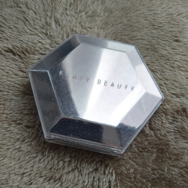 Fenty Beauty  Diamond  Bomb  コスメ/美容のベースメイク/化粧品(フェイスカラー)の商品写真
