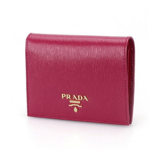 プラダ(PRADA)のPRADA二つ折り財布型押しレザー ピンク(財布)