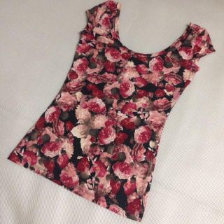 ベルシュカ(Bershka)のBershka★花柄Tシャツ(Tシャツ(半袖/袖なし))