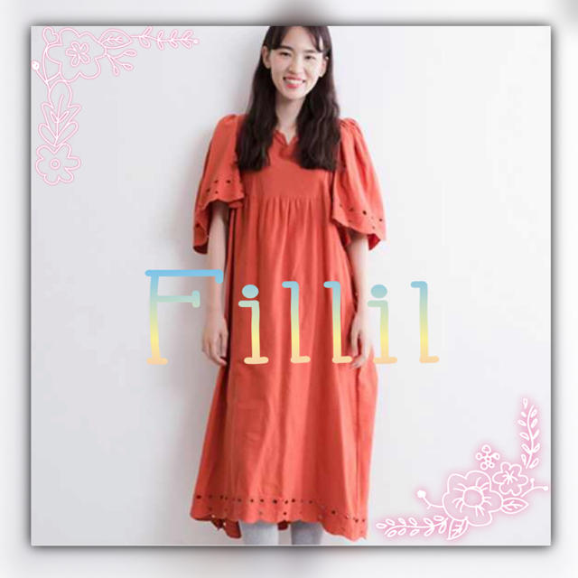 merlot(メルロー)の7/2限定【Fillil】スカラップお花刺繍レース胸元切替Vカット半袖ワンピース レディースのワンピース(ロングワンピース/マキシワンピース)の商品写真