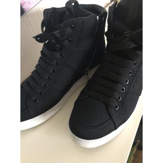 プラダ(PRADA)のPRADA 黒ハイカットスニーカー 24.5値下げ(スニーカー)