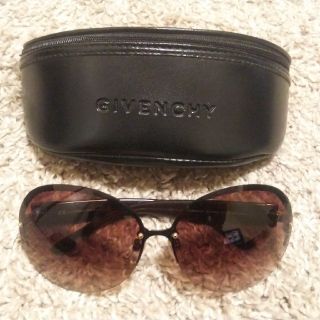 ジバンシィ(GIVENCHY)の《美品》GIVENCHY サングラス(サングラス/メガネ)