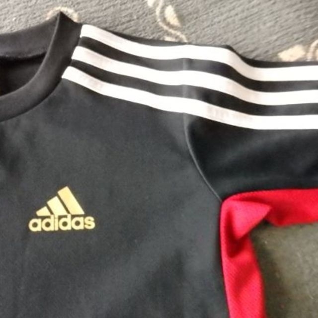 adidas(アディダス)のadidas Tシャツ 120サイズ キッズ/ベビー/マタニティのキッズ服男の子用(90cm~)(Tシャツ/カットソー)の商品写真