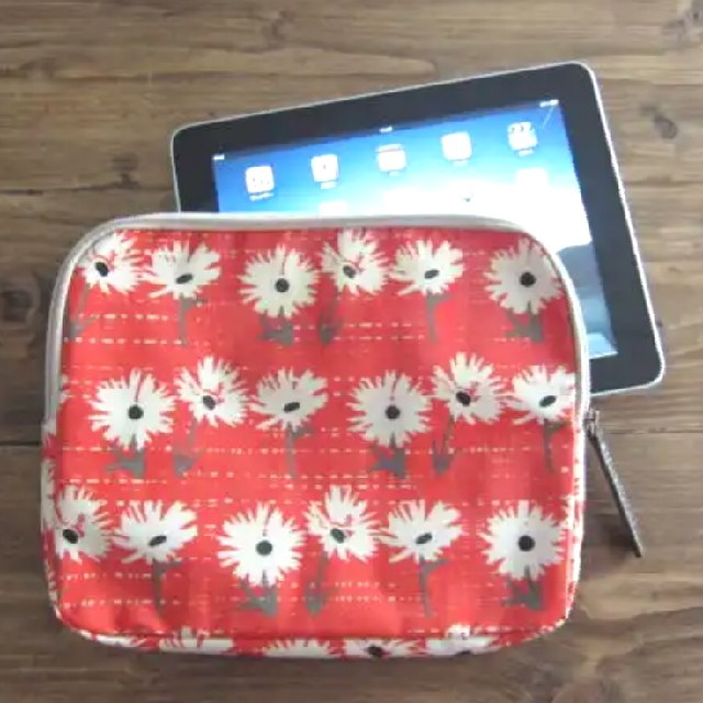 Cath Kidston(キャスキッドソン)のタブレットケース　リサ・スティックリー・ロンドン iPad　ケース花柄 スマホ/家電/カメラのスマホアクセサリー(iPadケース)の商品写真