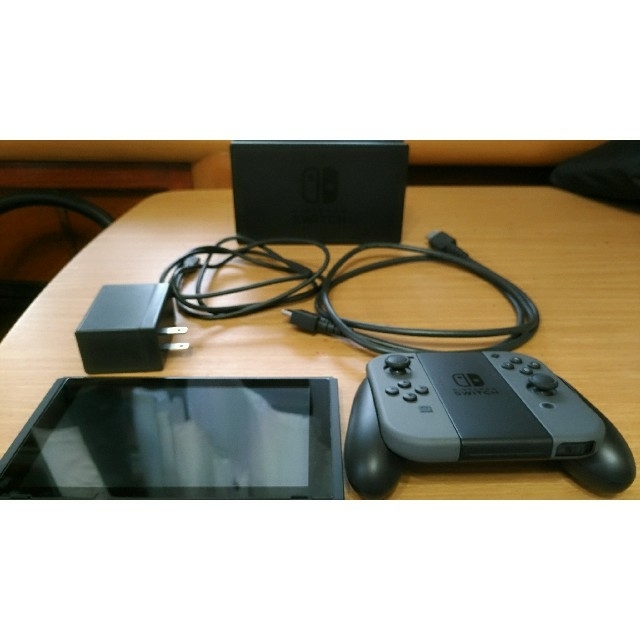 Nintendo Switch(ニンテンドースイッチ)のNintendo Switch グレー エンタメ/ホビーのゲームソフト/ゲーム機本体(家庭用ゲーム機本体)の商品写真