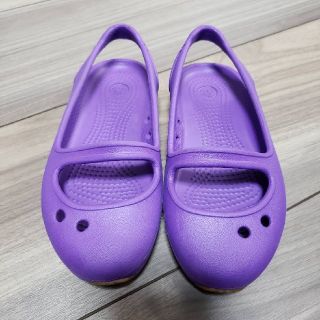 クロックス(crocs)のもな様専用　☆新品未使用☆　crocs　キッズサンダル　パープル　(サンダル)