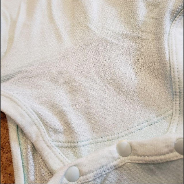 UNIQLO(ユニクロ)のユニクロ メッシュインナー　肌着 エアリズム　ロンパース キッズ/ベビー/マタニティのベビー服(~85cm)(肌着/下着)の商品写真