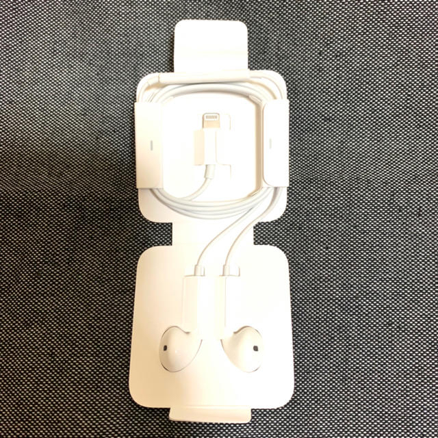 Apple(アップル)のiPhone7純正イヤホン スマホ/家電/カメラのオーディオ機器(ヘッドフォン/イヤフォン)の商品写真