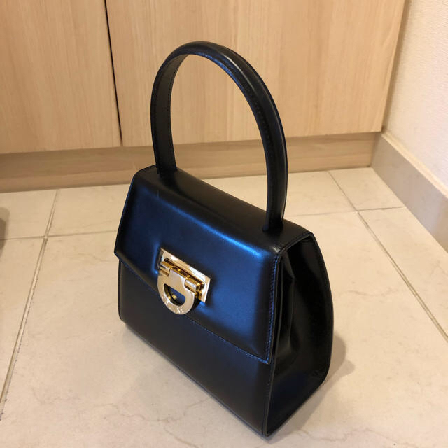 セリーヌ 黒ハンドバッグ 内側赤 ゴールド金具 | www.restaupark.com