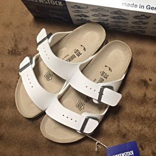 ビルケンシュトック(BIRKENSTOCK)の☆新品☆ビルケン アリゾナ ホワイト35(サンダル)