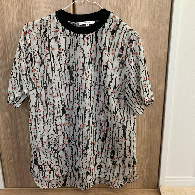 CARVEN(カルヴェン)のカルヴェンの柄モノトップス レディースのトップス(カットソー(半袖/袖なし))の商品写真