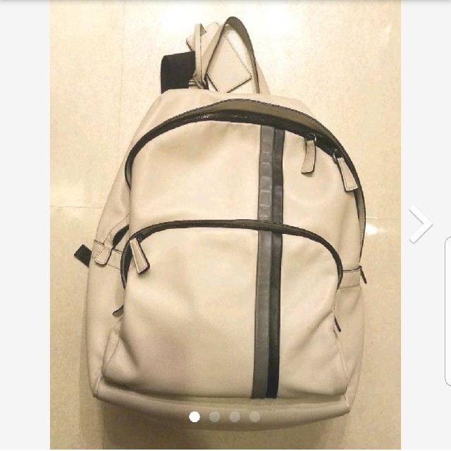 定番の中古商品 PRADA - PRADA ホワイトレザー バックパック バッグ
