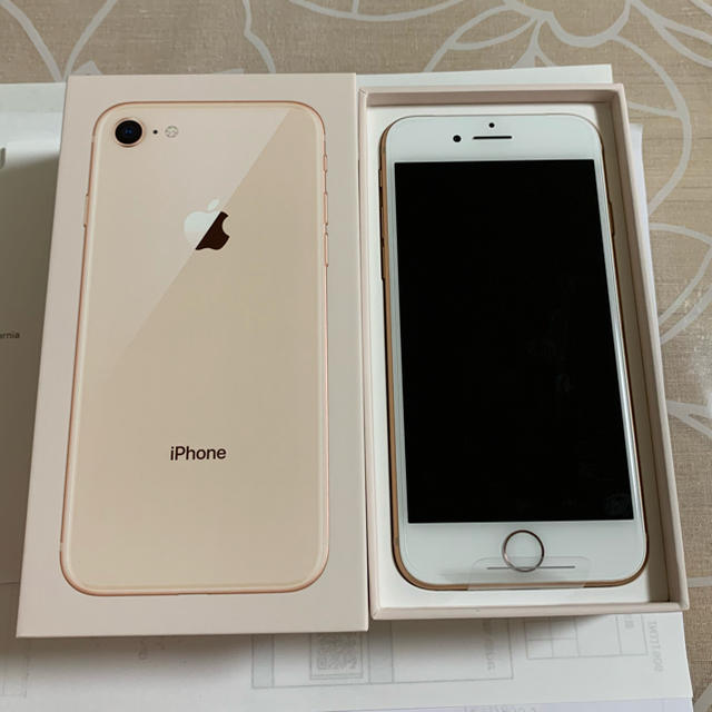 iPhone 8 ◯新品・未使用・SIMロック解除済み‼︎◯auで新規契約カラー