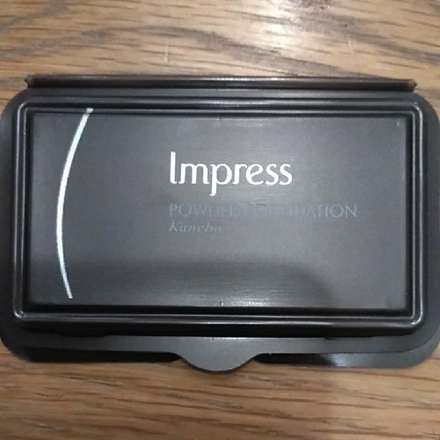 Impress(インプレス)のインプレス　パウダーファンデーション　ベージュC コスメ/美容のベースメイク/化粧品(ファンデーション)の商品写真