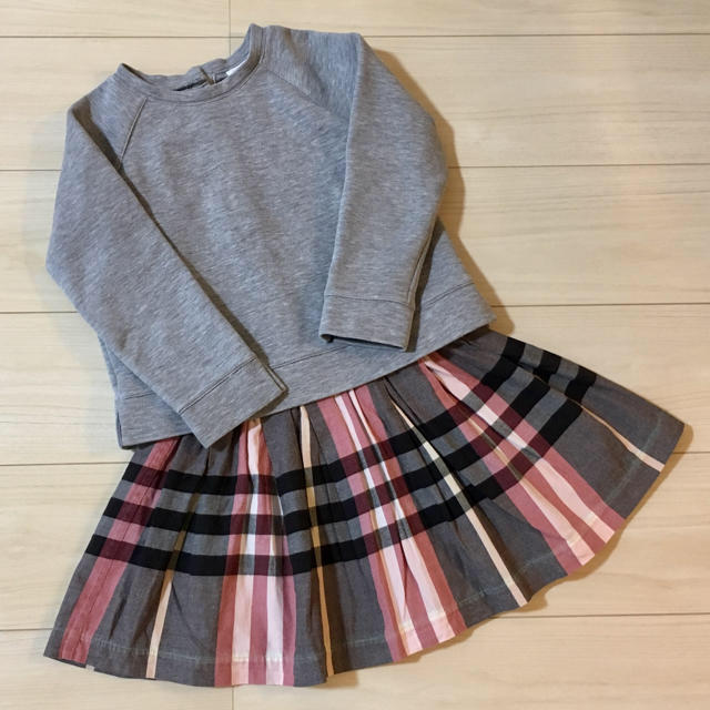 BURBERRY(バーバリー)のBURBERRY CHILDREN トレーナー ワンピース 8Y 135㎝ キッズ/ベビー/マタニティのキッズ服女の子用(90cm~)(ワンピース)の商品写真